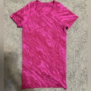 lululemon swiftly tech short sleeve. perfect condition only worn a couple times
